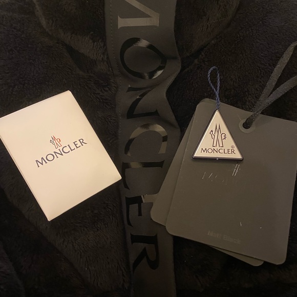 Moncler Bourdon Cropped Faux Fur Jacket - Picture 7 of 7